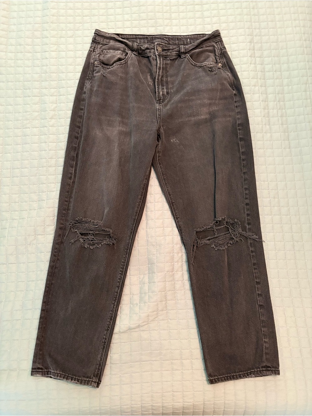 American Eagle
Outfitters Distressed
Mom Jeans - Black | 10 Regular